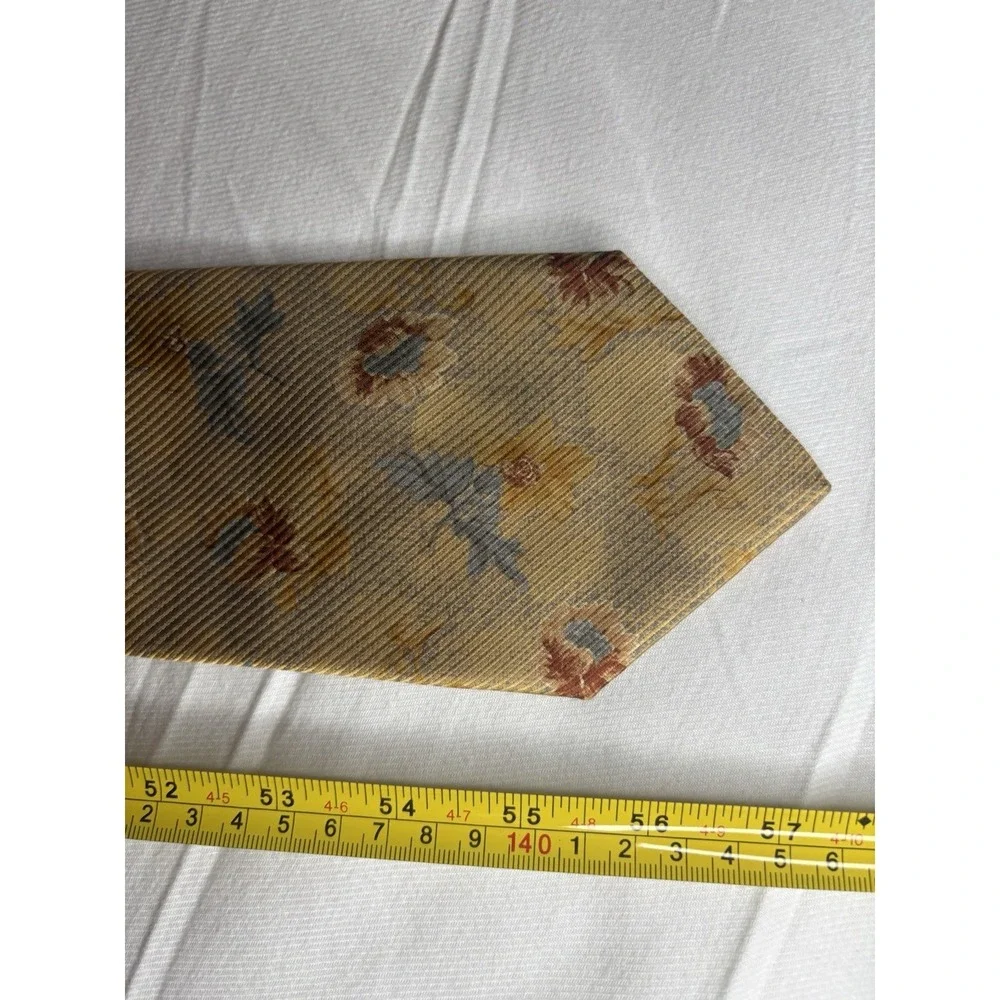 Ermenegildo Zegna Gold Floral Paisley Silk Luxury Executive Tie Made in Italy